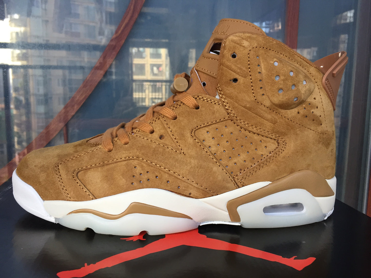 Air Jordan 6 Retro "Golden Harvest