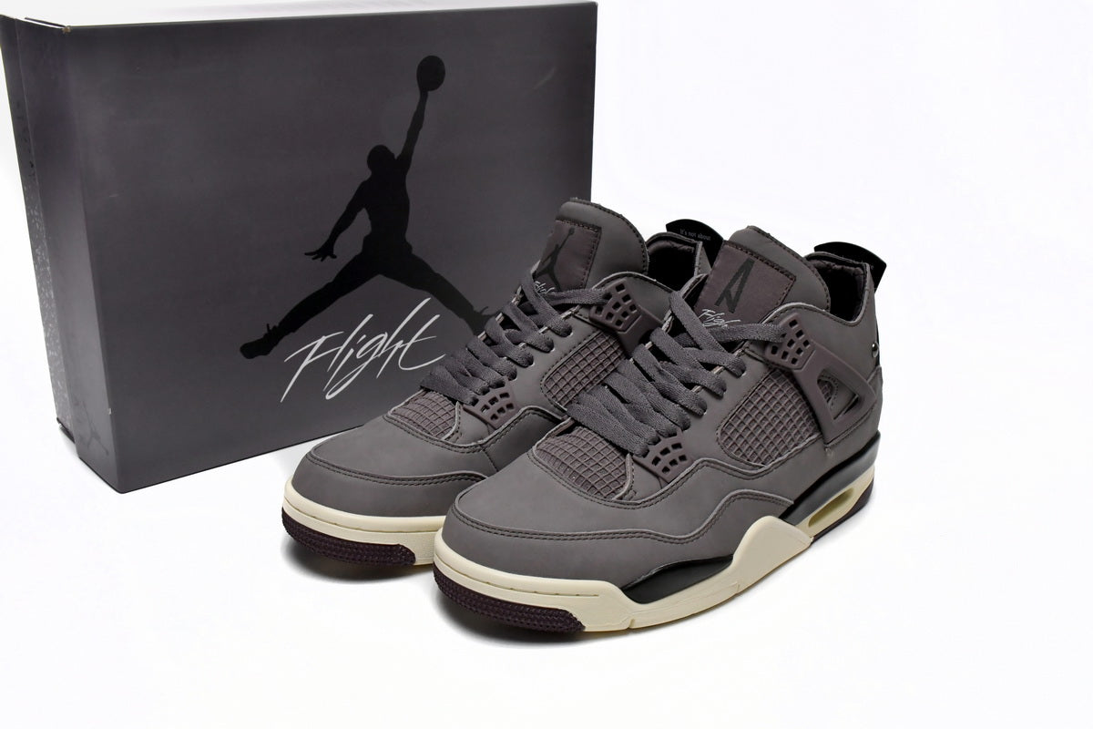 Air Jordan 4 "Violet Ore" - Stylish Sneakers for a Bold Look