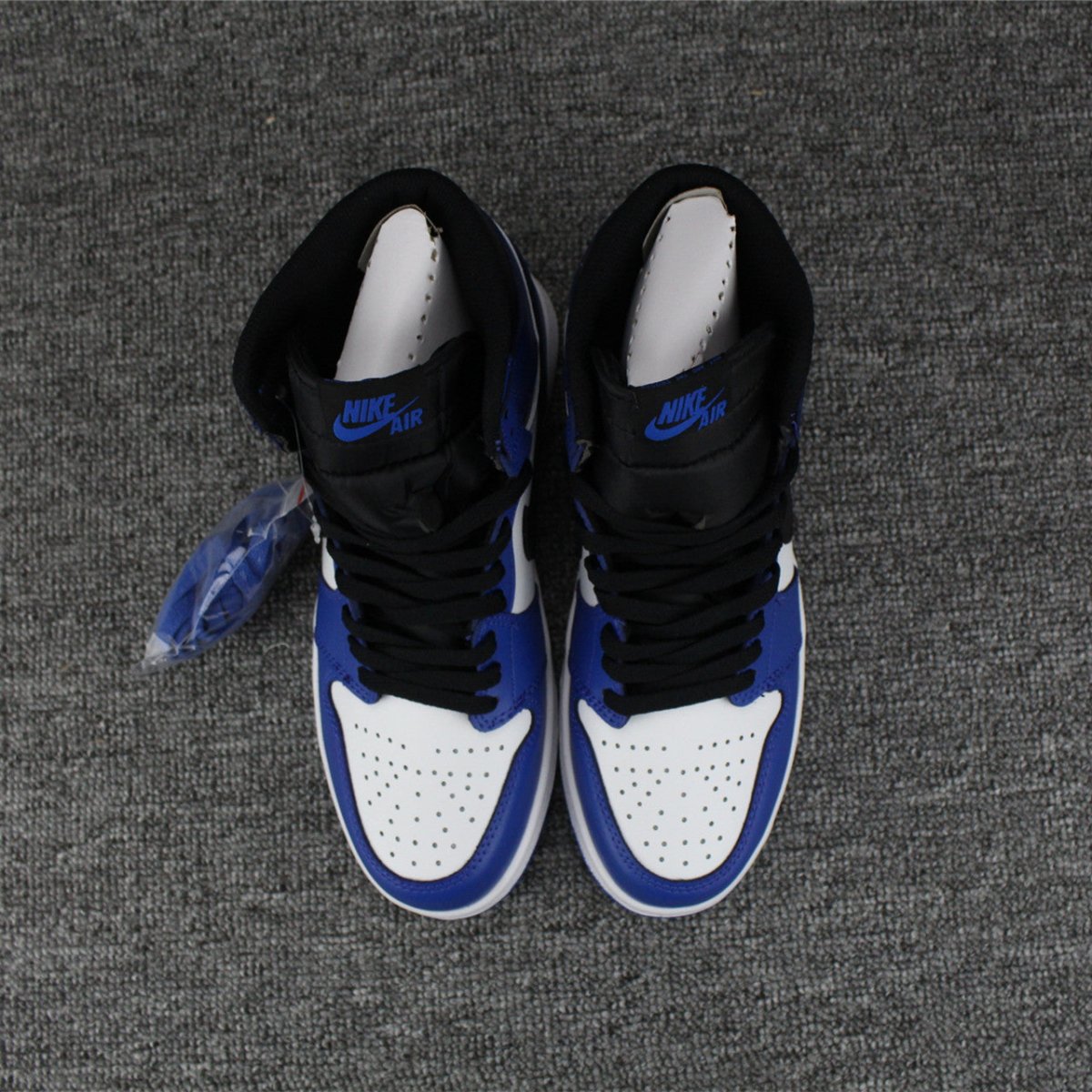 Air Jordan 1 Retro High in Game Royal Elegance