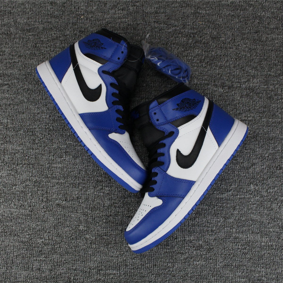 Air Jordan 1 Retro High in Game Royal Elegance