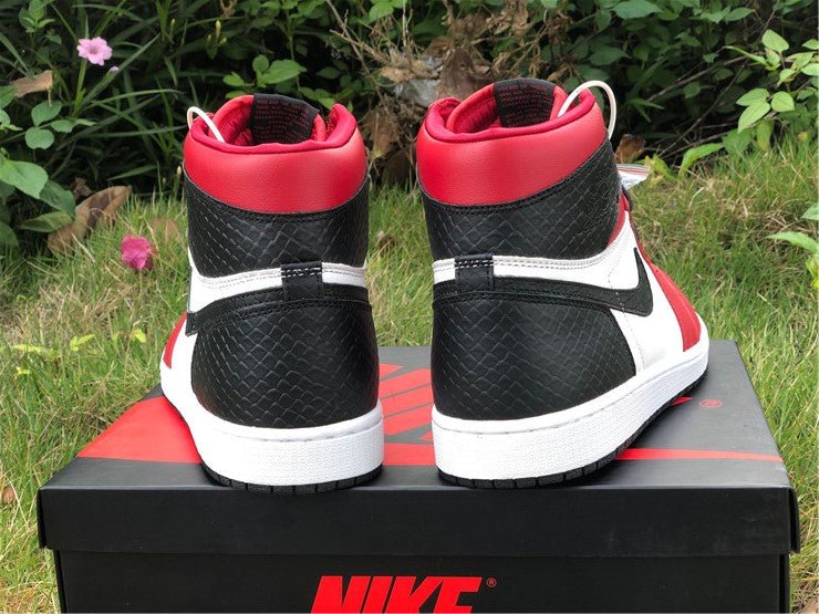 Air Jordan 1 Retro High - Chic Satin Snake Chicago Edition