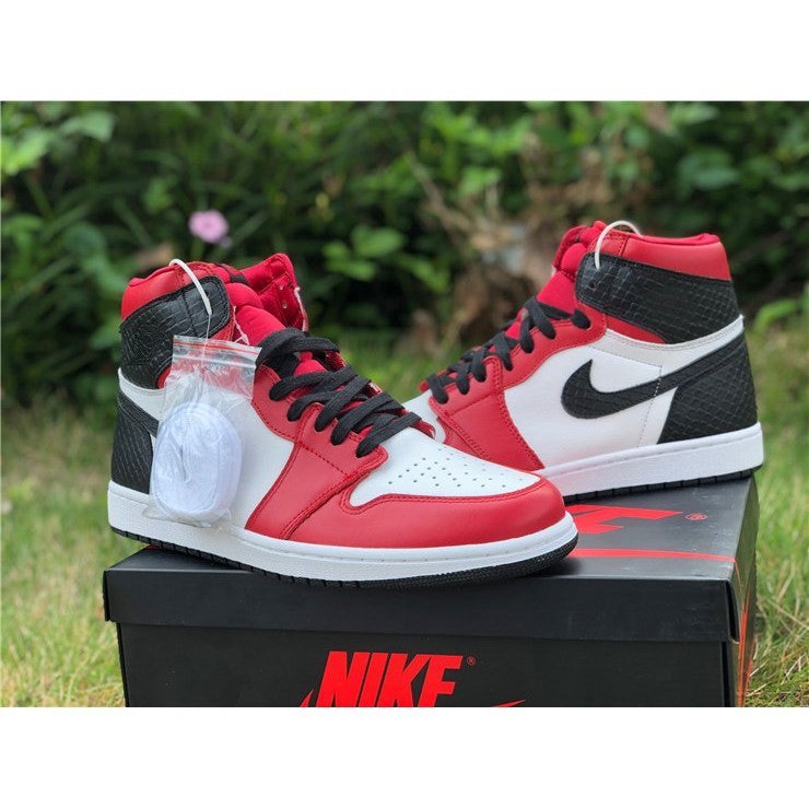 Air Jordan 1 Retro High - Chic Satin Snake Chicago Edition