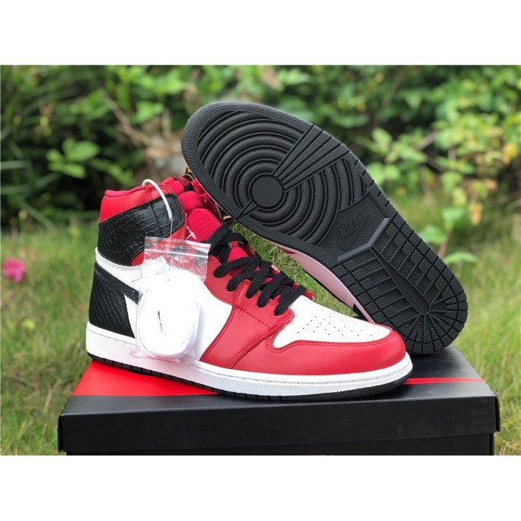 Air Jordan 1 Retro High - Chic Satin Snake Chicago Edition