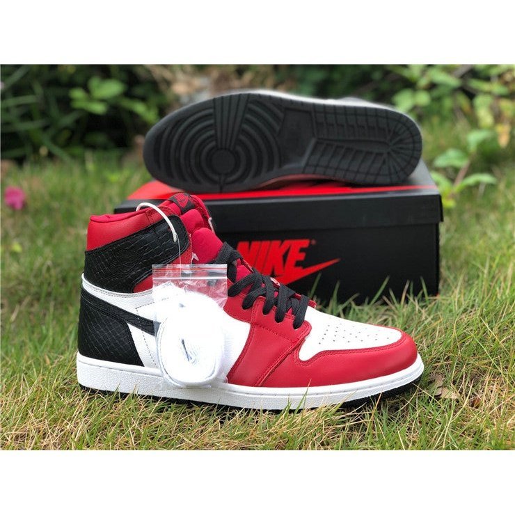 Air Jordan 1 Retro High - Chic Satin Snake Chicago Edition