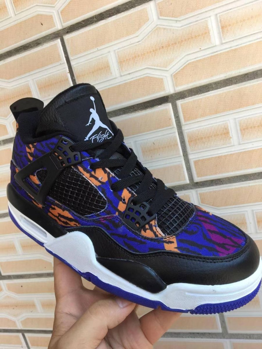 Jordan 4 in Striking Black Rush Violet