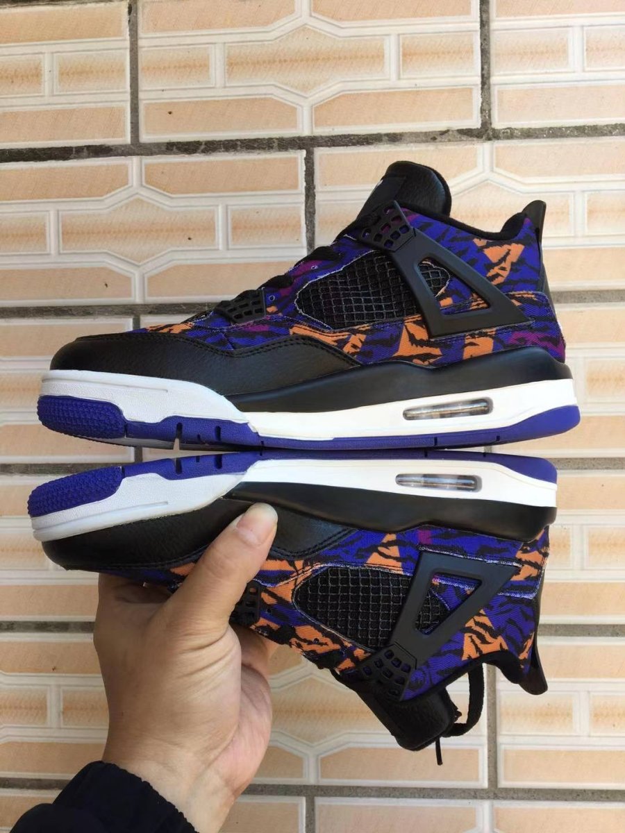 Jordan 4 in Striking Black Rush Violet